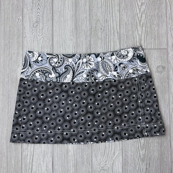 Sweet Spot Skirt Reversible Wrap Mini Adjustable Paisley Floral Black White Gray - Picture 9 of 12